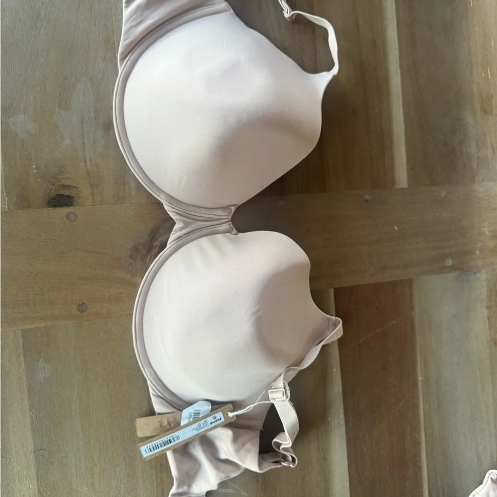 SKIMS Fits Everybody T Shirt Demi Bra